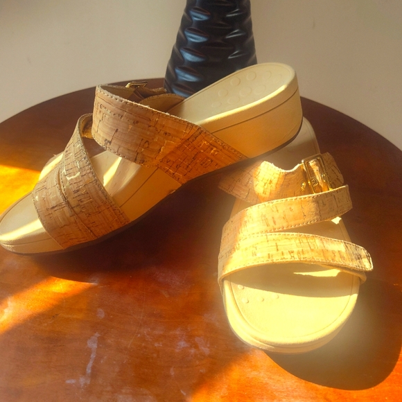 Vionic Pacific Rio wedge 3-strap sandal in cork/gold - Picture 2 of 6